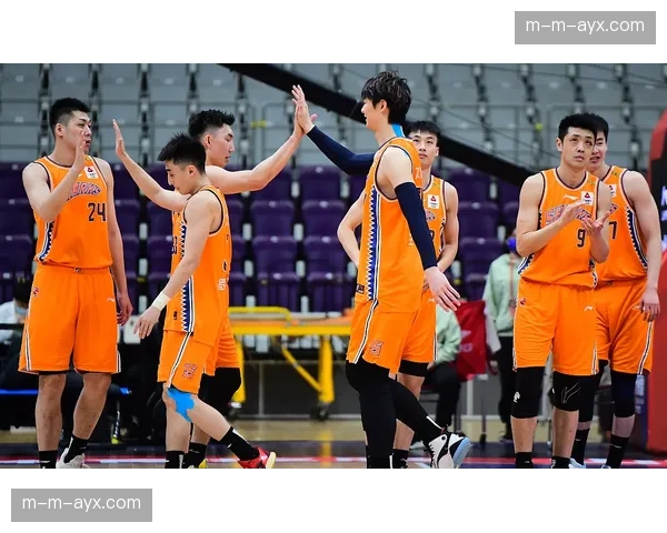 “上海男篮封闭训练曝光，重点演练破高位压迫战术”